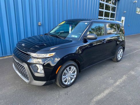 Used 2021 Kia Soul LX FWD image 2