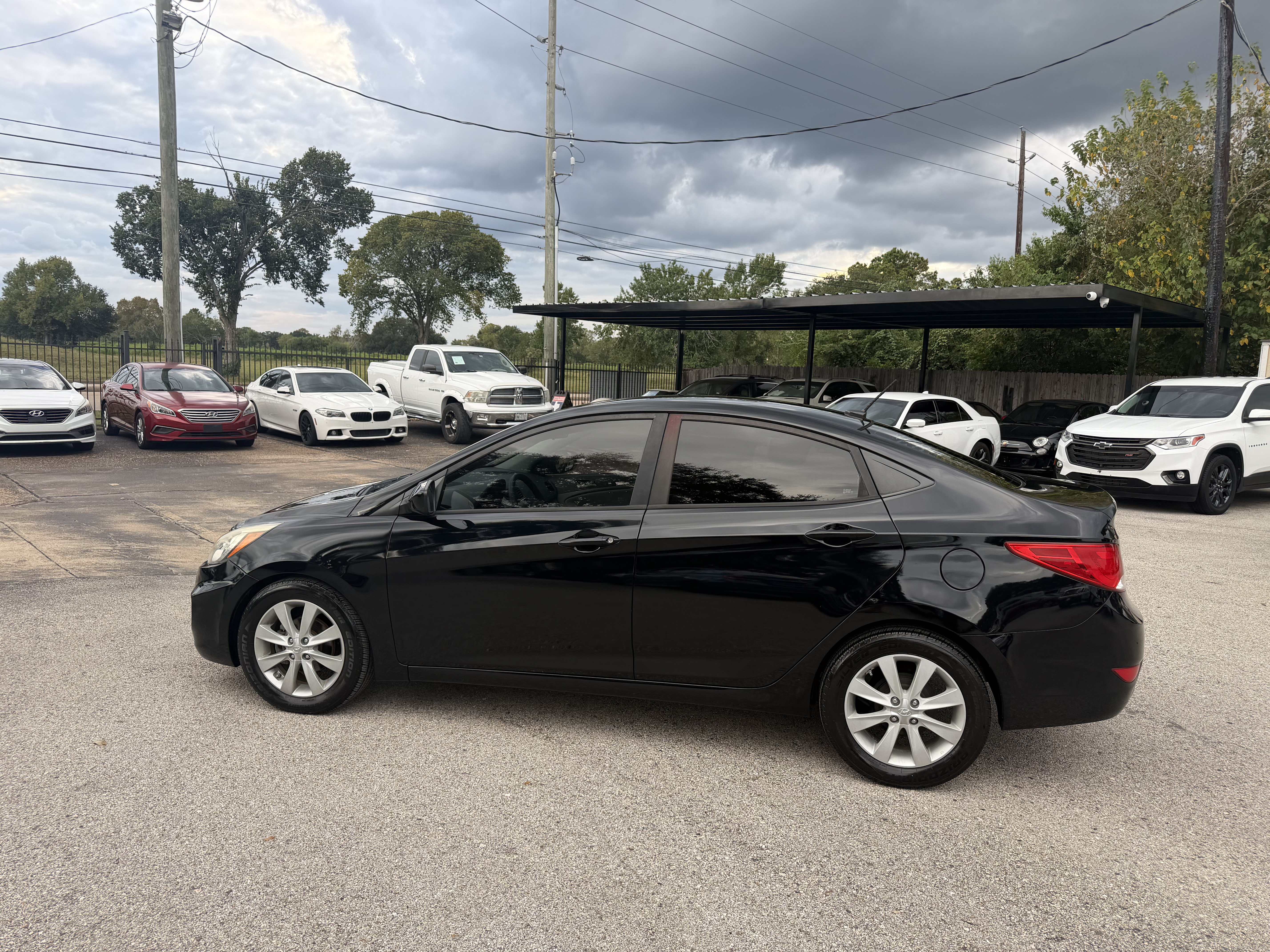 Used 2016 Hyundai Accent SE w/ Option Group 02 FWD image 11