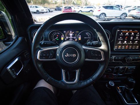 Used 2022 Jeep Wrangler Unlimited Rubicon 4xe w/ Dual Top Group image 17