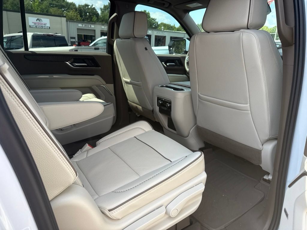 Used 2026 GMC Yukon XL Denali w/ Sun & Power Step Package RWD image 4