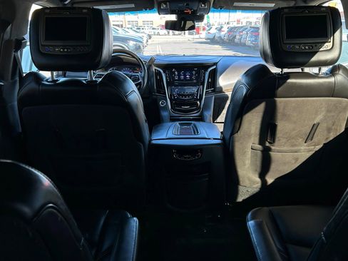 Used 2019 Cadillac Escalade ESV Platinum image 50