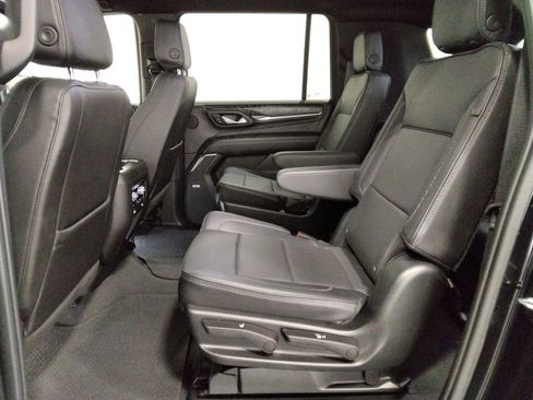 Used 2023 GMC Yukon XL Denali image 35
