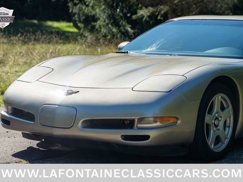 Used 1999 Chevrolet Corvette Coupe RWD image 15