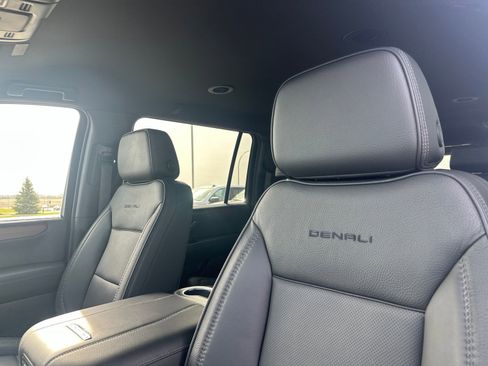 Used 2025 GMC Yukon XL Denali AWD/4WD image 12