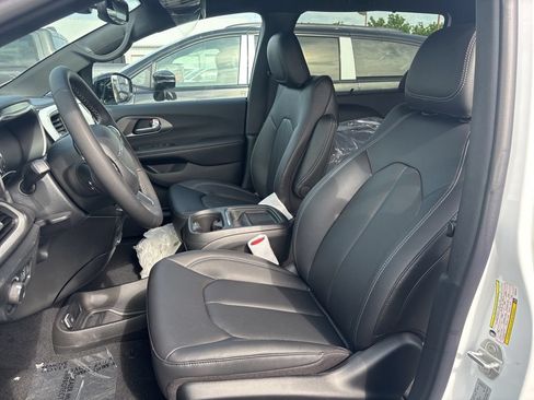 New 2027 Chrysler Pacifica Select AWD/4WD image 6