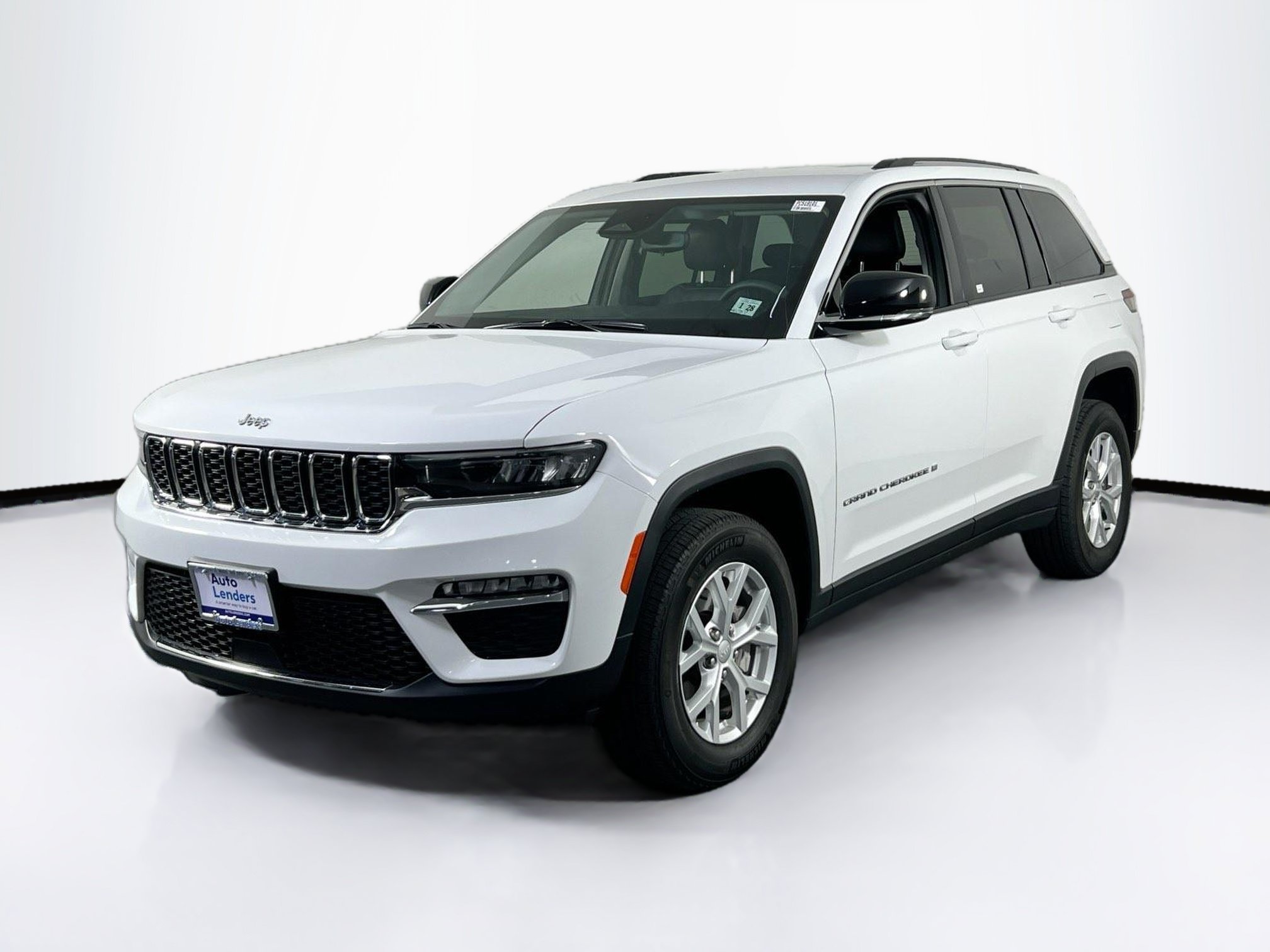 Used 2023 Jeep Grand Cherokee Limited AWD/4WD image 1