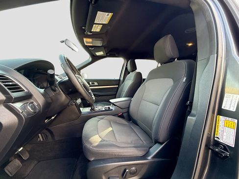 Used 2018 Ford Explorer XLT AWD/4WD image 21