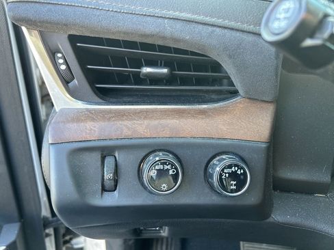 Used 2019 Cadillac Escalade ESV Premium Luxury image 18
