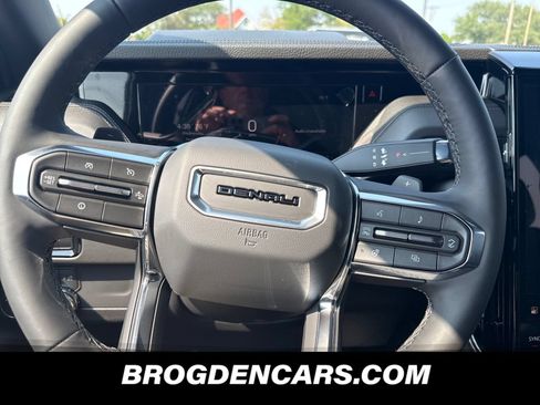 New 2026 GMC Yukon XL Denali w/ LPO, Floor Liner Package AWD/4WD image 4