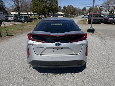 Used 2017 Toyota Prius Prime Premium FWD image 4