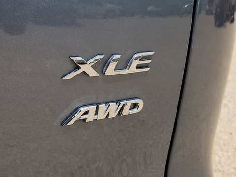 Used 2023 Toyota Corolla Cross XLE w/ Convenience Package image 9