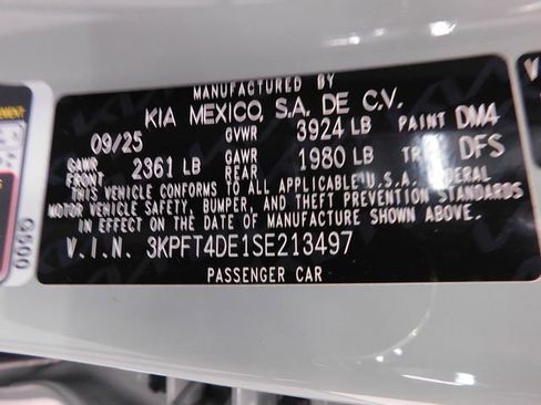 Used 2025 Kia K4 LXS image 32