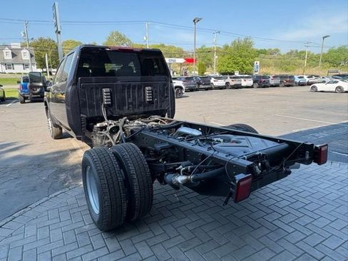 New 2026 GMC Sierra 3500 SLE w/ SLE Convenience Package AWD/4WD image 7