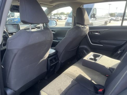 Used 2020 Toyota RAV4 XLE w/ Convenience Package FWD image 33
