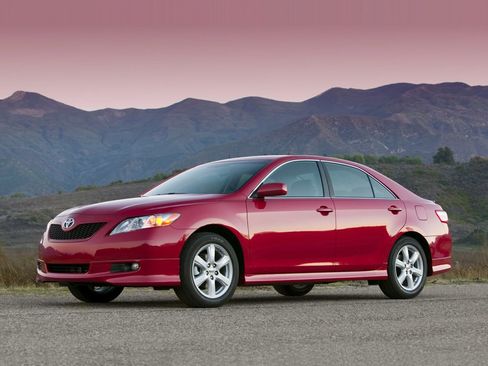 Used 2009 Toyota Camry LE FWD image 1