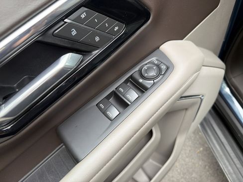 Used 2025 Chevrolet Tahoe LT AWD/4WD image 15