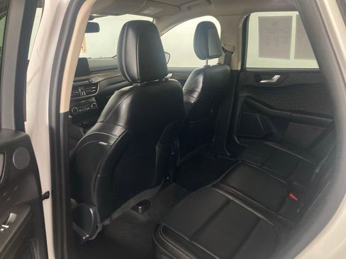 Used 2020 Ford Escape Titanium image 14