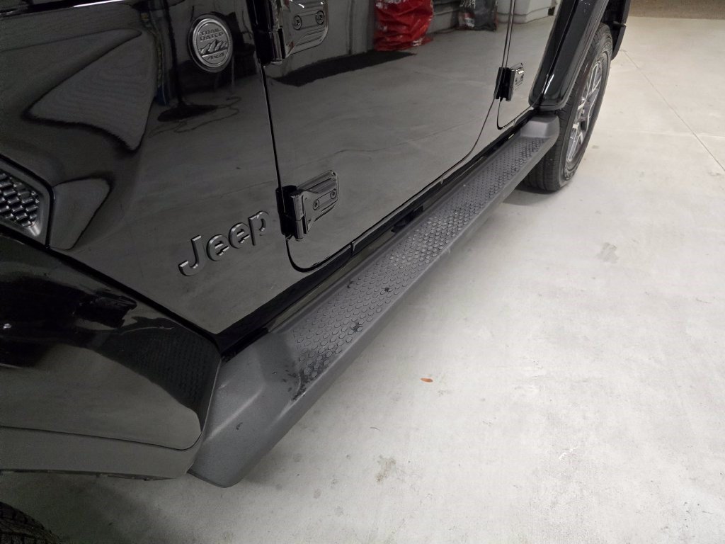 Used 2025 Jeep Wrangler Unlimited Sahara AWD/4WD image 10