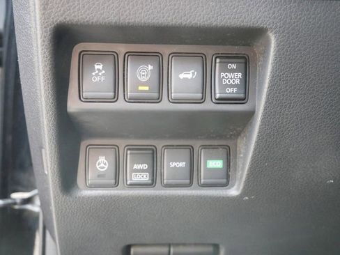 Used 2017 Nissan Rogue SV AWD/4WD image 16