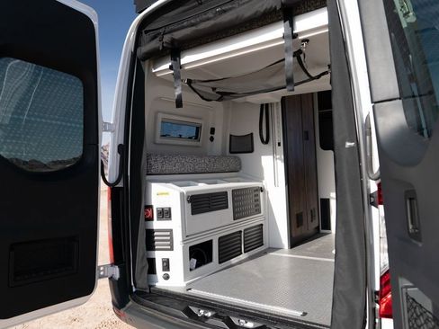 Used 2023 Mercedes-Benz Sprinter 2500 image 15