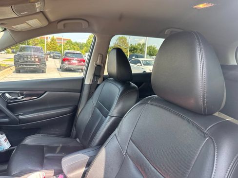 Used 2019 Nissan Rogue SL AWD/4WD image 12