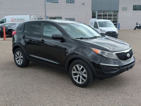 Used 2016 Kia Sportage LX FWD image 2