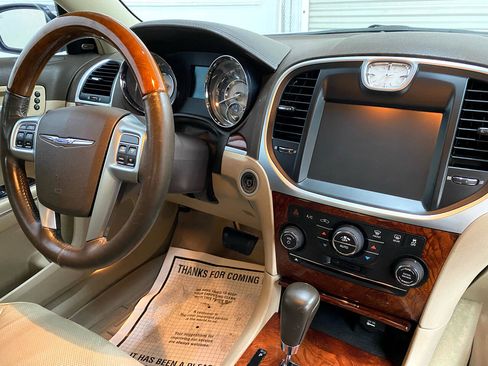 Used 2011 Chrysler 300 Limited w/ Luxury Group image 28