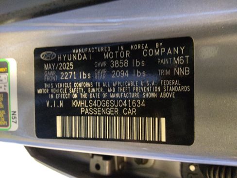 Used 2025 Hyundai Elantra SEL FWD image 33