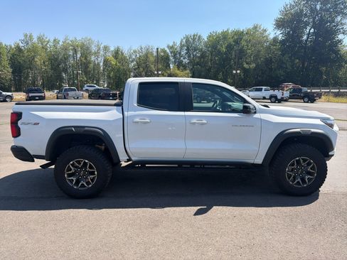 Used 2024 Chevrolet Colorado ZR2 w/ ZR2 Convenience Package III AWD/4WD image 8