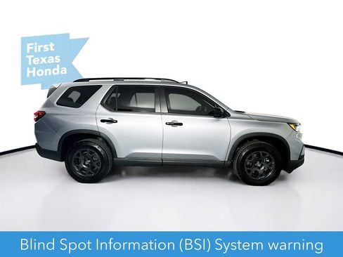 Certified 2024 Honda Pilot TrailSport image 9