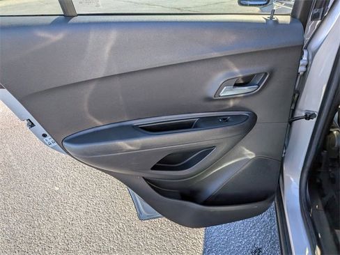 Used 2020 Chevrolet Trax LT w/ Driver Confidence Package image 27