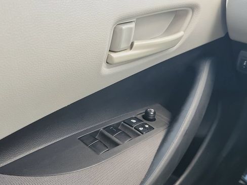 Used 2022 Toyota Corolla LE FWD image 19