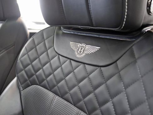 Used 2019 Bentley Bentayga image 24