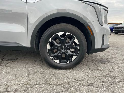 Used 2025 Kia Sorento S image 32