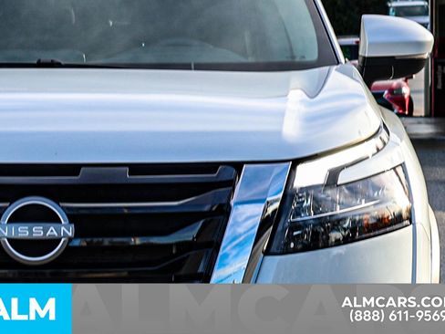 Certified 2025 Nissan Pathfinder SV image 15