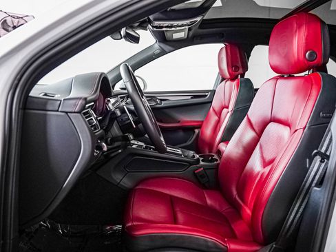 Certified 2022 Porsche Macan S w/ Premium Package Plus image 5
