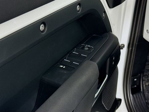 Used 2023 Land Rover Defender 110 image 18