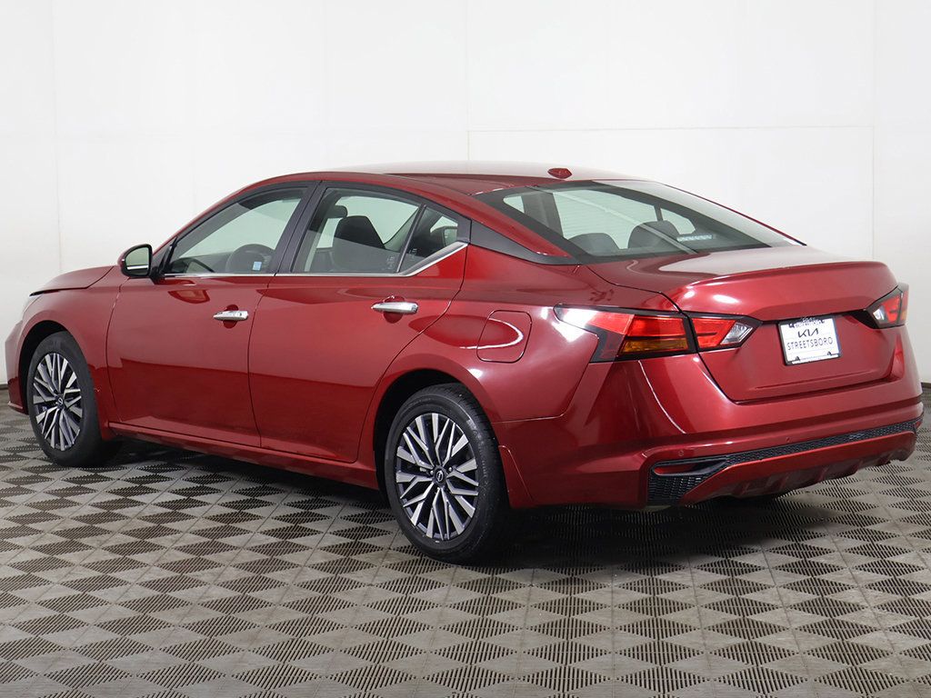 Used 2023 Nissan Altima 2.5 SV AWD/4WD image 6