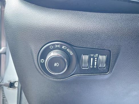 Used 2023 Jeep Compass Limited AWD/4WD image 17