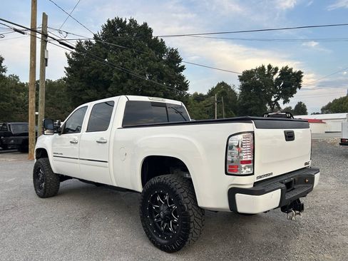 Used 2011 GMC Sierra 2500 Denali w/ LPO, Protection Package AWD/4WD image 10
