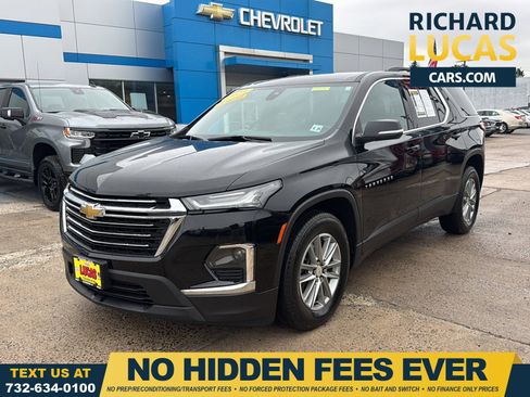 Used 2023 Chevrolet Traverse LT AWD/4WD image 1