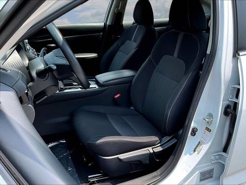 Used 2025 Nissan Sentra SV FWD image 23