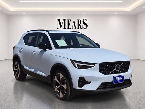 Used 2026 Volvo XC40 B5 Plus AWD/4WD image 8