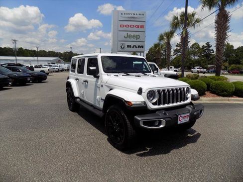 Certified 2025 Jeep Wrangler Unlimited Sahara AWD/4WD image 1