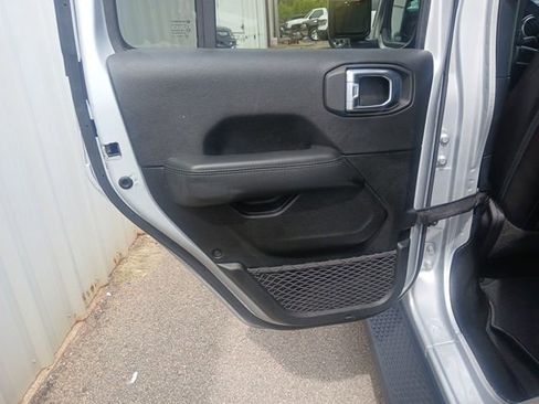 Used 2023 Jeep Wrangler Unlimited Sahara AWD/4WD image 15