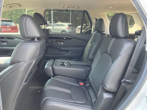 Used 2025 Honda Pilot EX-L image 32