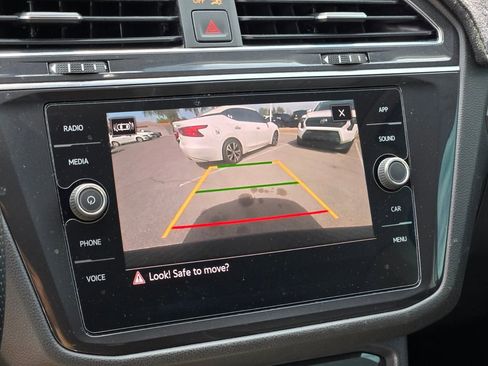 Used 2022 Volkswagen Tiguan SE image 11