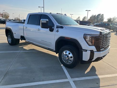 Used 2025 GMC Sierra 3500 Denali Ultimate image 2