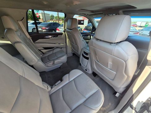 Used 2015 Cadillac Escalade Luxury RWD image 16