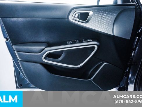 Used 2025 Kia Soul LX w/ LX Technology Package FWD image 36